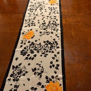 Oscar de la Renta 100% silk scarf